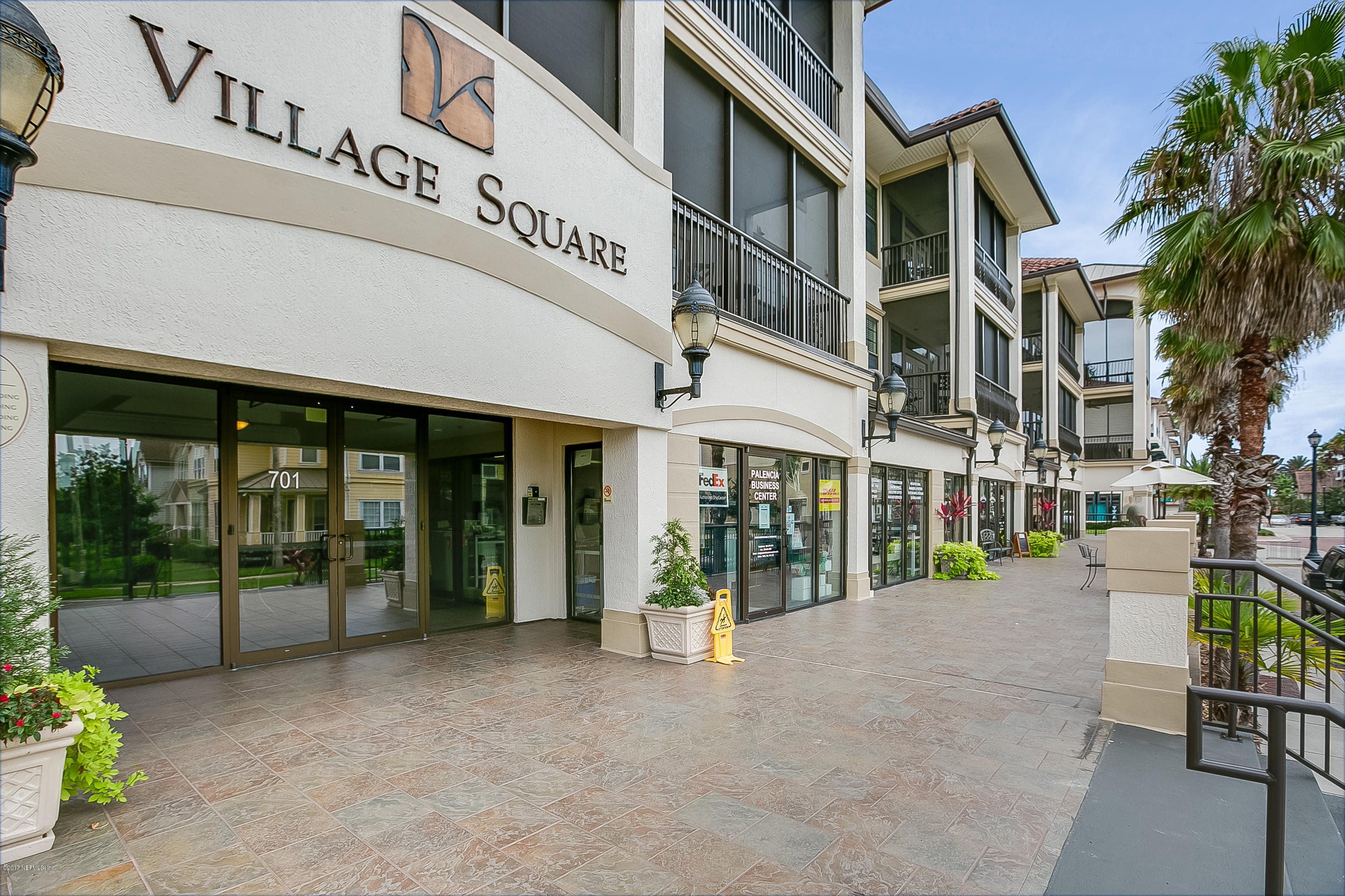 Palencia Village Square and Market Street