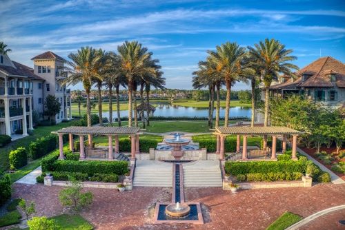 Palencia fountain and community setting